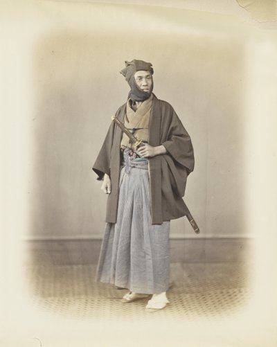 Hombre japonés con vestimenta tradicional de Japanese Photographer