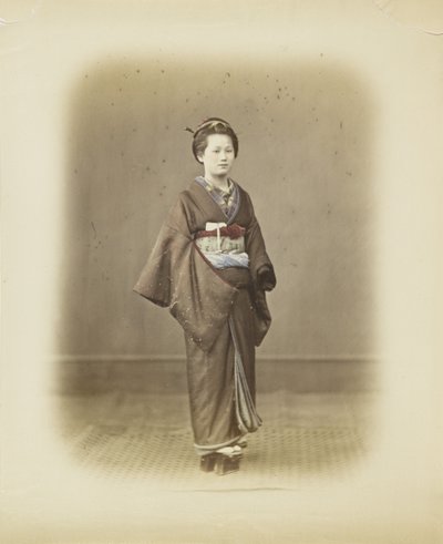 Mujer japonesa con vestimenta tradicional de Japanese Photographer