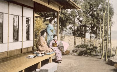 Damas en casa de Japanese Photographer