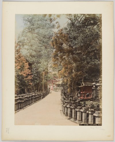 Linternas de piedra, Nara, Japón, c.1890 de Japanese Photographer