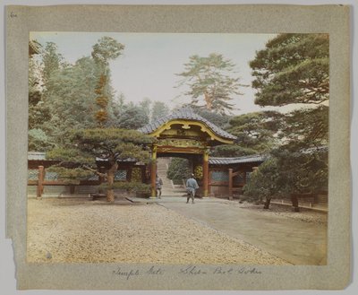Puerta del Templo, Parque Shiba, Tokio, Japón (foto en blanco y negro coloreada a mano) de Japanese Photographer
