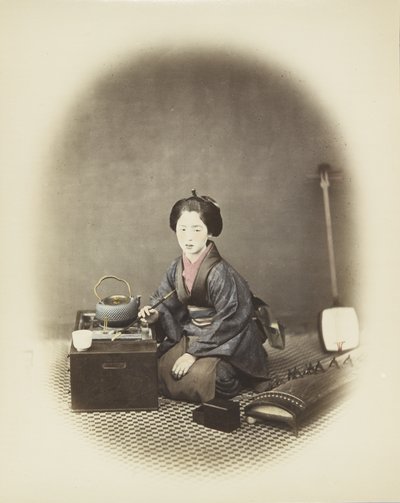 Mujer con un koto y shamisen de Japanese Photographer