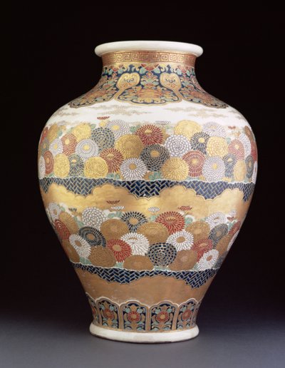 Un jarrón Satsuma pintado con crisantemos, finales del siglo XIX de Japanese School