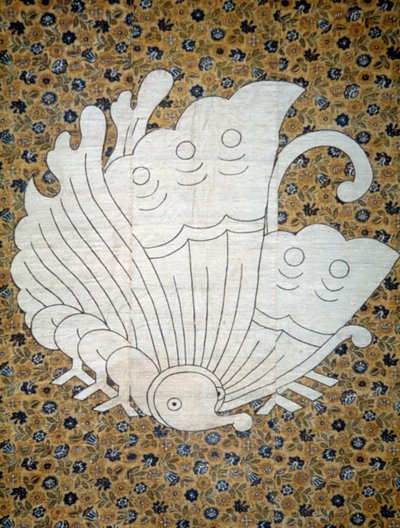 Colcha Futonji calicó estampado floral, escudo familiar representando mariposa, seda cruda e hilada, máscara teñida en reserva con almidón de arroz, xilografía directa, pigmentos de tinta, civilización japonesa, periodo Edo-Meiji de Japanese School