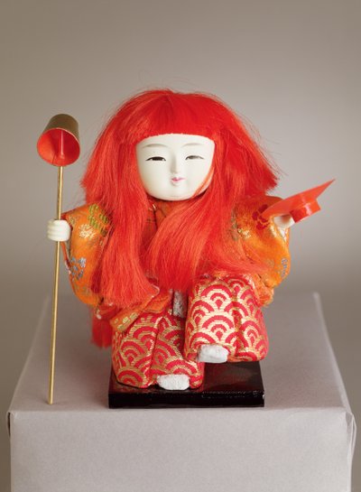 Muñeca de festival de un sirviente sosteniendo un cucharón y un plato de Japanese School