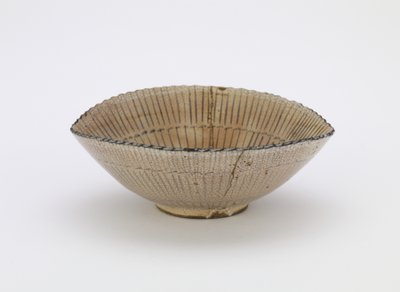 Cuenco de servicio individual en forma de sombrero de junco, Período Edo de Japanese School