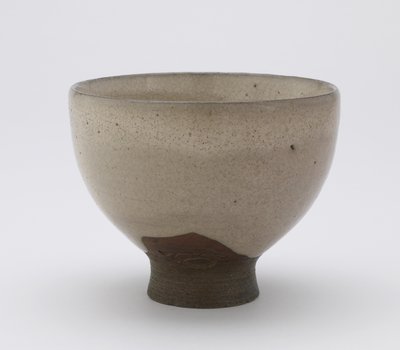 Cuenco de Té Inkyuzan en forma de Goki, con cifra impresa, Cuenco de Té (gokijawan), c.1804-25 de Japanese School
