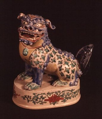 Figura Kakiemon de un león budista de Japanese School