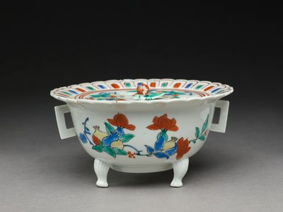 Cuenco Koro con tapa plana, cerámica relacionada con Kakiemon de Japanese School
