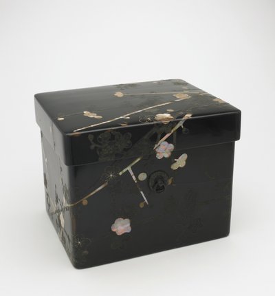 Caja para máscara con tapa ajustada, período Edo de Japanese School