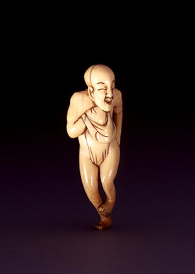 Netsuke de un hombre con cara de caballo y cabeza en forma de cúpula, probablemente Osaka, c.1800-20 de Japanese School