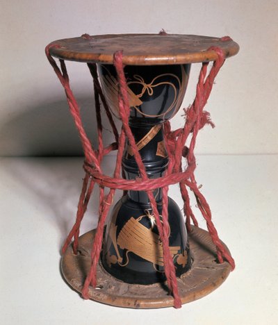 Otsuzumi: tambor japonés en forma de reloj de arena de Japanese School