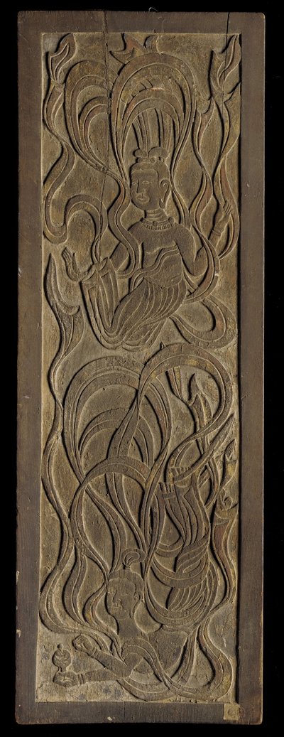 Panel con talla en bajo relieve de apsaras budistas de Japanese School
