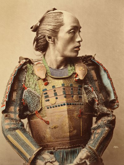 Retrato de un samurái del viejo Japón armado con armadura completa, 1890 de Japanese School