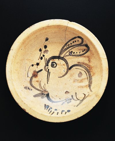Conejo pintado en un plato usado por vendedores de nishin-zara (arenque guisado) de Japanese School