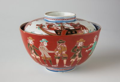 Tazón de arroz y tapa, posiblemente siglo XIX (Ko-Imari ware, porcelana con esmalte bajo vidriado azul y sobre vidriado) de Japanese School