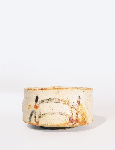 Tazón de té Shino Chawan con un anillo de pie bajo, Período Momoyama de Japanese School