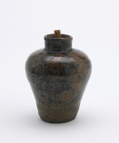 Caddy de té, en forma de jarra, usado como botella para caramelos, prefectura de Aichi, período Edo de Japanese School