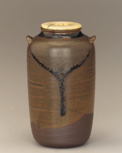 Caddy de té con dos asas, Koishibara, prefectura de Fukuoka, período Edo, finales del siglo XVII-principios del siglo XVIII de Japanese School