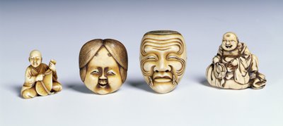 Dos máscaras y dos músicos de Japanese School