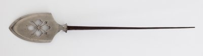 Yanone (punta de flecha) de tipo plano (hirane) con diseño perforado de Hanabishi de Japanese School