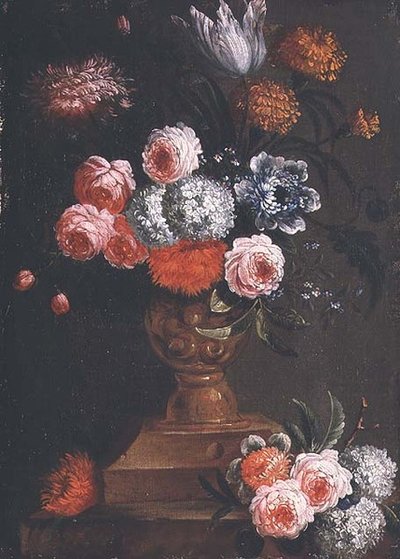 Tulipanes, Caléndulas, Viburnum, Nomeolvides, Rosas y otras Flores en una Urna de Jean Baptiste (attr. to) Bosschaert