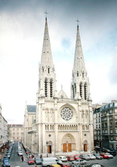 Vista de la fachada, construida 1854-59 de Jean Baptiste Antoine Lassus