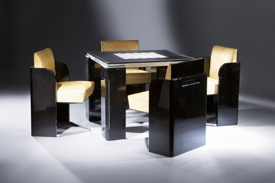 Mesa de juegos con cuatro sillas a juego, para el apartamento de París de Madeleine Vionnet de Jean Dunand