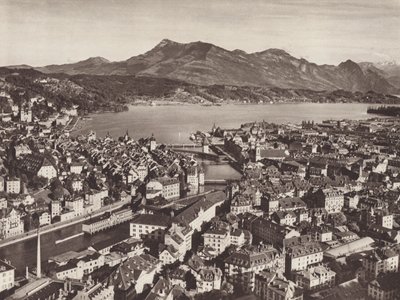 Suiza: Lucerna, desde el Gutsch, mirando hacia el lago y el Rigi (foto en blanco y negro) de Jean Gaberell