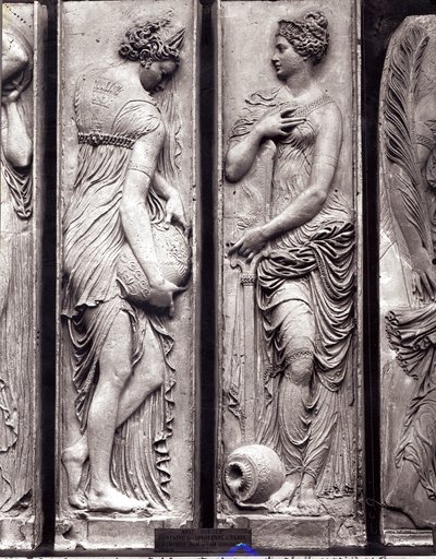 Relieves de la Fuente de los Inocentes que representan ninfas personificando los ríos de Francia (detalle) de Jean Goujon