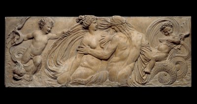 Ninfa y pequeño genio montan un caballo marino; Ninfa y Tritón rodeados de dos pequeños genios. Bajo relieve. Escultura en piedra de Jean Goujon