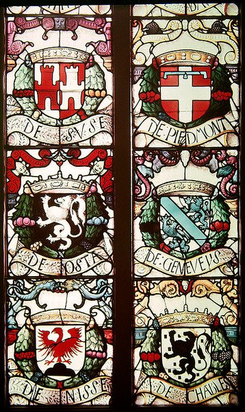 Escudos heráldicos asociados con Filiberto de Saboya, esposo de la donante, Margarita de Austria de Jean Orquois Jean Brachon Antoine Noisin
