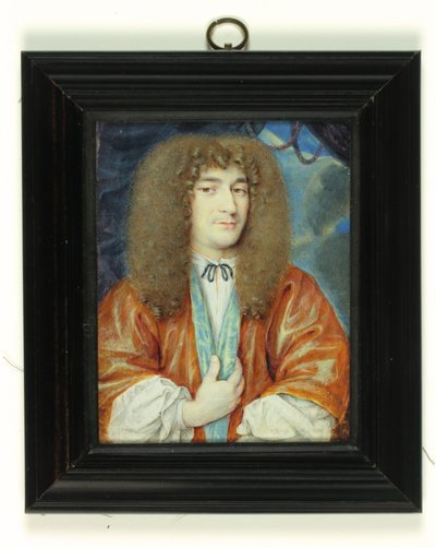 Un caballero con camisa blanca y bata naranja forrada con seda azul, peluca larga castaña clara de Jean the Younger (attr.to) Petitot