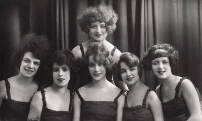 Un grupo de danza o teatro de Jerome Ltd