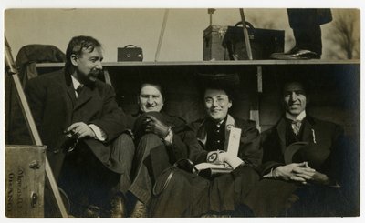 Beals de vacaciones en la parte trasera del automóvil, c.1905-40 de Jessie Tarbox Beals