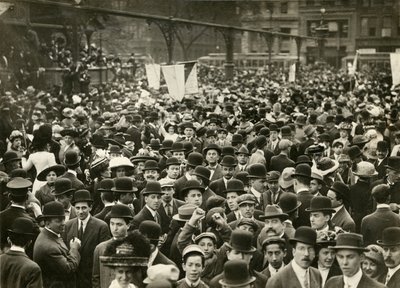 Multitud en Union Square en reunión por el sufragio, c.1905-11 de Jessie Tarbox Beals