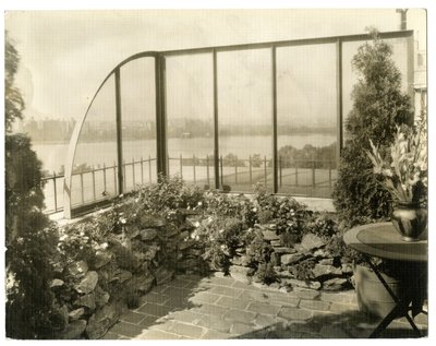 Jardín de la Sra. Regina Jais, c.1936-37 de Jessie Tarbox Beals