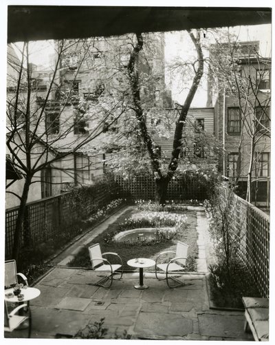 Jardín de la Sra. W H Wells 265 W 11th de Jessie Tarbox Beals