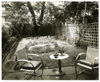 Jardín de la Sra. W H Wells 265 W 11th, Greenwich Village, Nueva York, EE.UU., c.1936-37 de Jessie Tarbox Beals