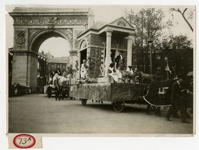Desfile Histórico Flotador de Casa Colonial No 27 de Jessie Tarbox Beals