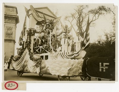 Carroza del desfile histórico No 47 Bienvenida a Lafayette de Jessie Tarbox Beals