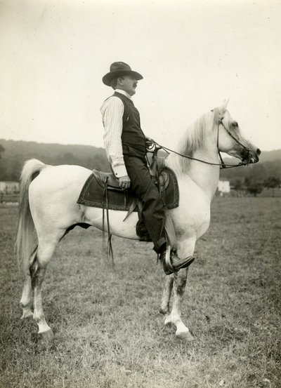 Homer Davenport caricaturista en su caballo árabe, c.1905-12 de Jessie Tarbox Beals