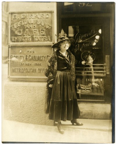 Madame Girard de NY, famoso restaurante del centro 92 William St, 1910 de Jessie Tarbox Beals