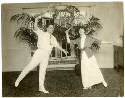 Nuevos bailarines parisinos Señor Sebastian y Mme Mann - bailaron en la inauguración del jardín en la azotea Albemarle Hoffman de Jessie Tarbox Beals