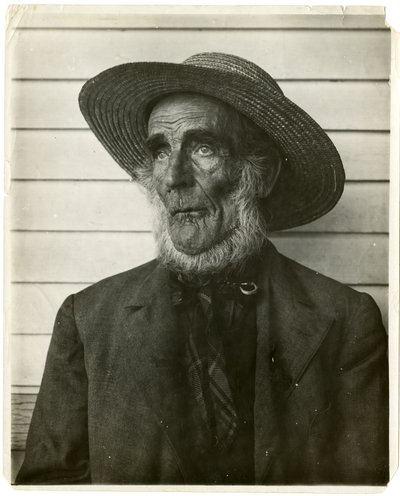 Hombre mayor con sombrero de paja, c.1905-40 de Jessie Tarbox Beals