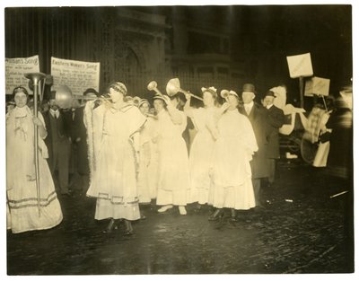 Desfile por el sufragio, Greenwich Village, Nueva York, EE.UU., c.1915-18 de Jessie Tarbox Beals