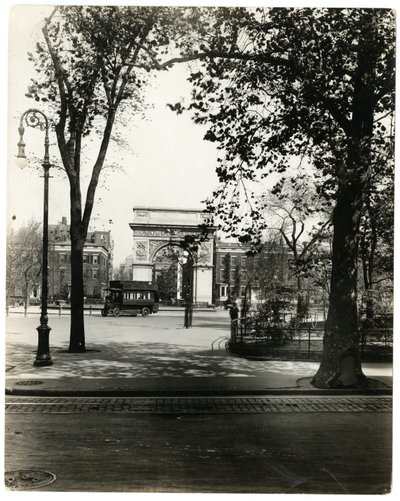 Washington Square North, Nueva York, EE.UU., c.1905-40 de Jessie Tarbox Beals