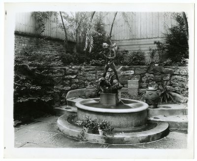 Fuente del jardín, c.1905-40 de Jessie Tarbox Beals