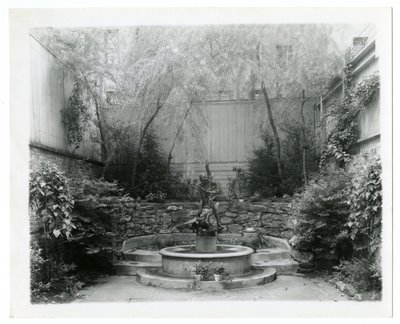 fuente del jardín, c.1905-40 de Jessie Tarbox Beals