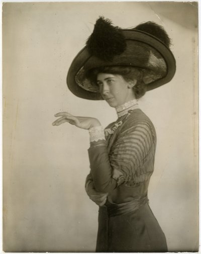 Perfil de sombrero con plumas, c.1905-18 de Jessie Tarbox Beals
